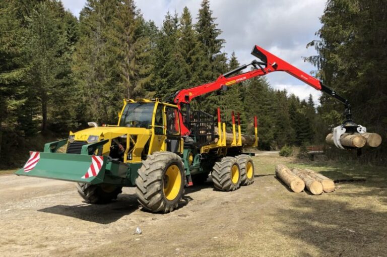 tezky-lesni-traktor-e1630484529901-820x545